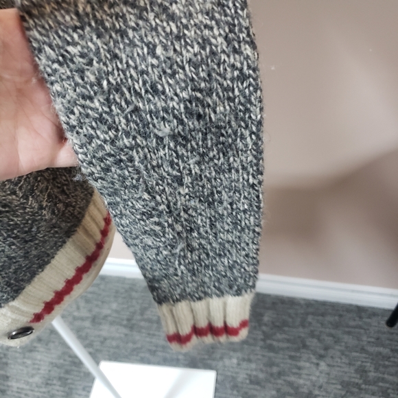 Roots cardigan, size small, gray, white and red - Picture 5 of 10